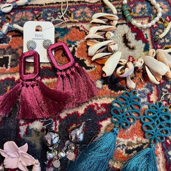 A bundle of fashion jewellery, some are custom, some are new never used! - Picture 5 of 9